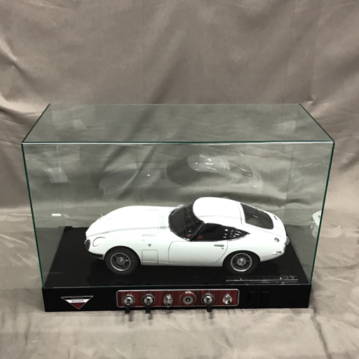 アシェット TOYOTA 2000GT 1/8 ダイキャストギミックモデル